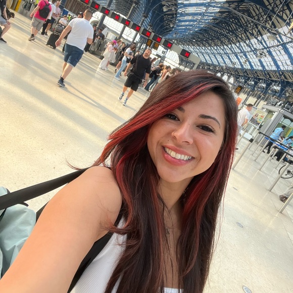 Meet your Posher, Ayse - Picture 3 of 6